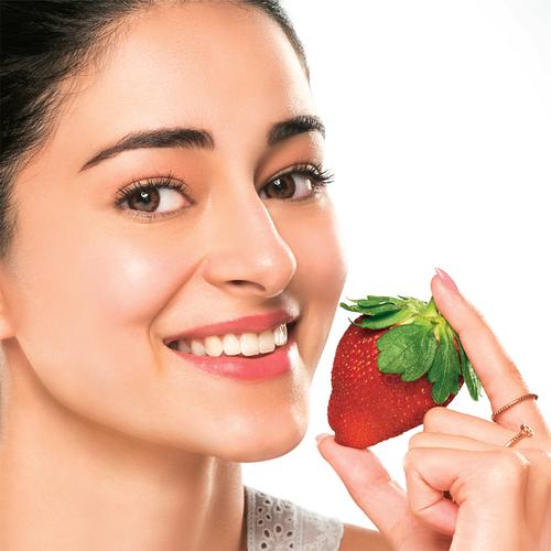 Lakme Face Wash - Blush & Glow Strawberry Gel